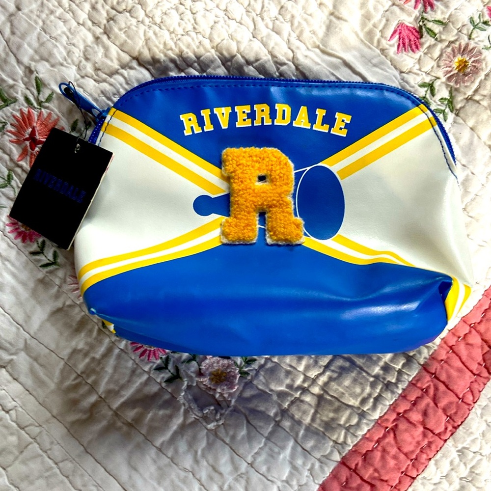 5/$40 🏷️ NWT RIVERDALE LETTERJACKET STYLE MAKEUP/COSMETIC BAG - Picture 1 of 8